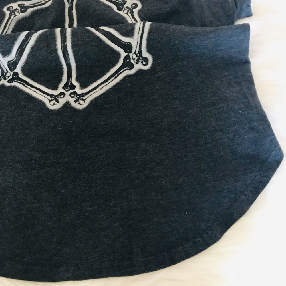 Hot Topic-Bones n Peace sign tee - Picture 2 of 4